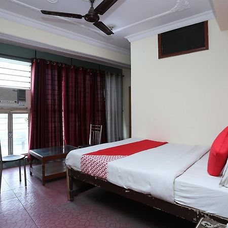 Oyo 39830 Hotel Esquire Meerut Eksteriør bilde